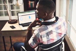 JBLから“首にかける”無線スピーカー「サウンドギア」映画・音楽鑑賞やVR・ゲームに｜写真9