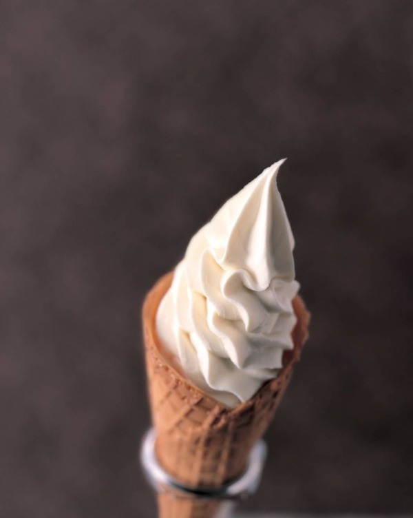 砂川市「HORI・北菓楼」バニラソフトクリーム 380円/1本