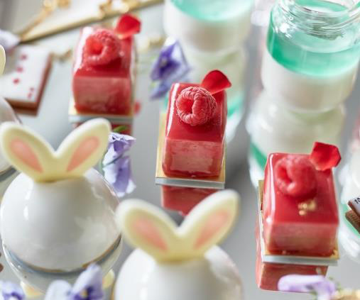 「アリスのローズガーデン」デザートブッフェ、白ウサギのムースや薔薇のカップケーキ - 表参道で｜写真5