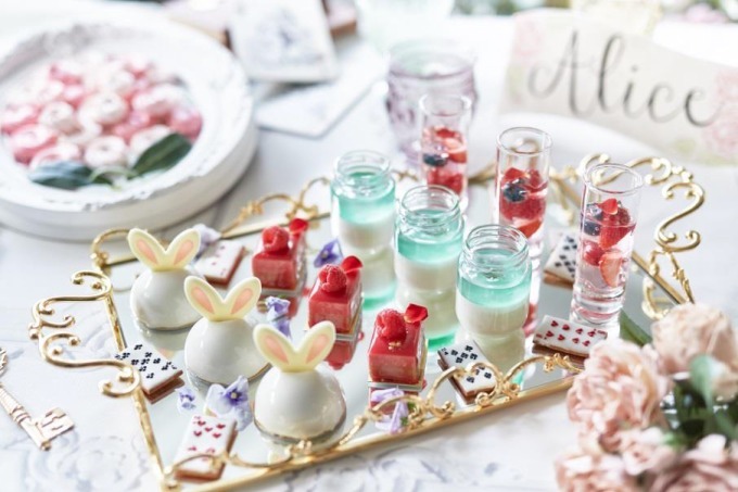 ザ ストリングス 表参道「アリスのローズガーデン」