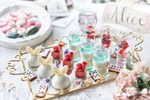 「アリスのローズガーデン」デザートブッフェ、白ウサギのムースや薔薇のカップケーキ - 表参道で