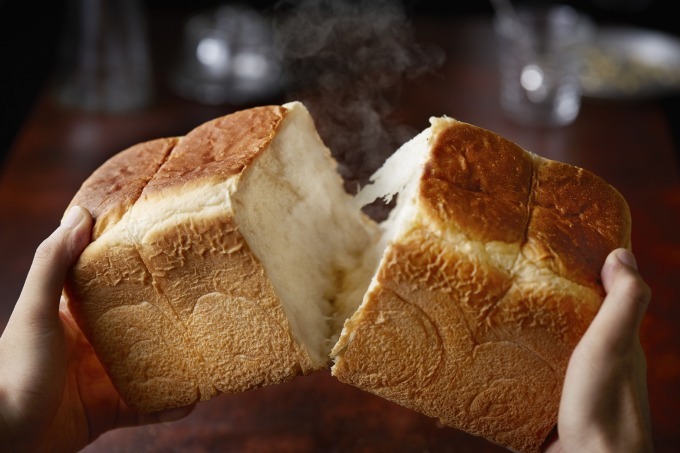高級食パン専門店嵜本から「豆腐と和三盆のはんなり食パン」もっちりなめらか食感 | 写真