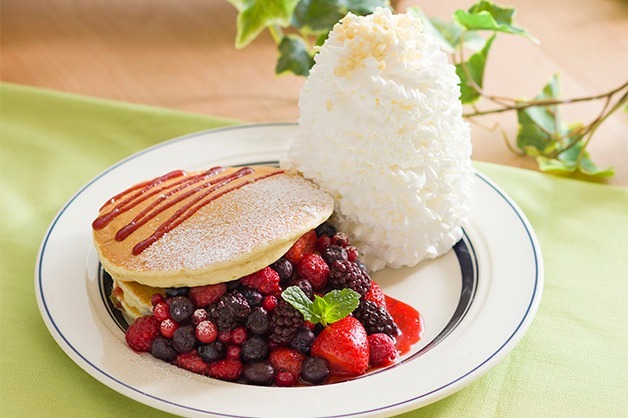 エッグスンシングス「クインタプルベリーパンケーキ」