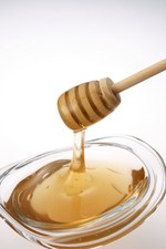 老舗はちみつ店が手掛ける「クリームパン専門店 キンイロ」京都三条に誕生、金と黒の贅沢クリームパン｜写真11