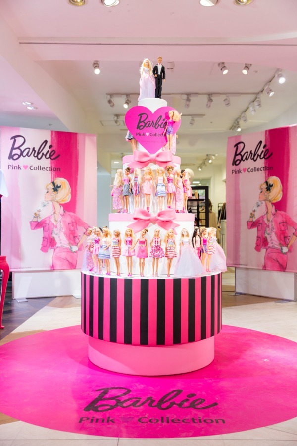 「バービー ピンク♥コレクション」GWに銀座ロフトで、バービー59体を並べたドールタワーや限定ドール | 写真