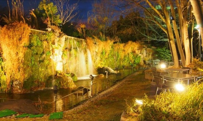 名古屋「浩養園」でビヤガーデン開催、滝の流れる自然豊かな庭園で食べ飲み放題