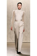 ドゥー リー 2012-13年秋冬コレクション - Butoh(ブトー)の叙情的な舞いからインスパイア｜写真1