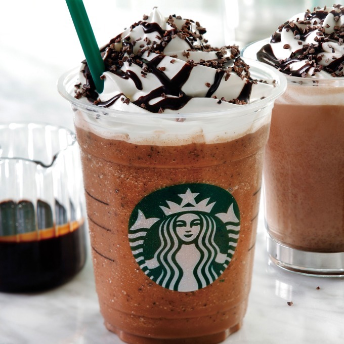 スターバックス(Starbucks) ミンティー チョコレート ティー フラペチーノ｜写真1