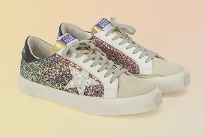 ゴールデン グース デラックス ブランドの限定スニーカー - 煌びやかなグリッター×ユーズド加工