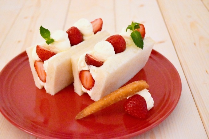 「たっぷりいちごのフルーツサンド」