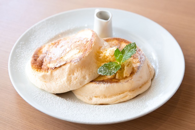 「シルキーパンケーキ」バンクス渋谷“ふわとろ”食感の人気メニューが進化、史上最高なめらか食感へ | 写真