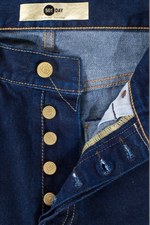 リーバイス501　ボタンフライ　　ボタニカル柄刺繍 リーバイス「501DAY」を祝う限定コレクション、ボタンフライが金