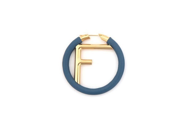 フェンディの「F IS FENDI」ロゴ入り新作ジュエリー、輝くクリスタルを