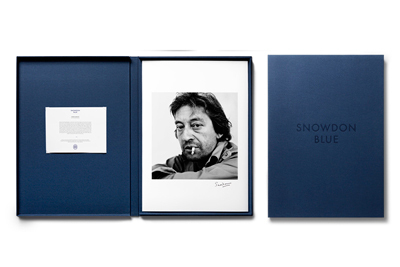 アクネから初の写真集「SNOWDON BLUE」発売 - スノードン卿によるブルーシャツのポートレート