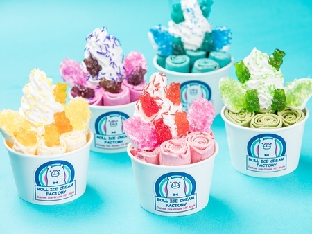 ロールアイス専門店「ロール アイス クリーム ファクトリー」レインボーカラーの限定メニュー｜写真8