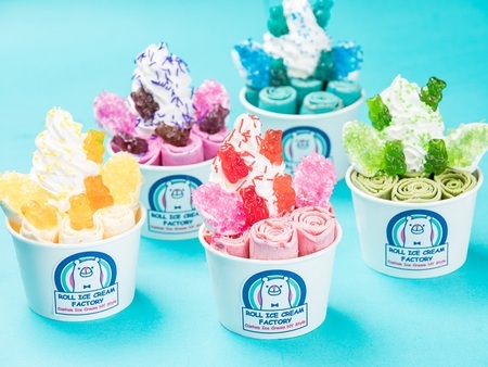 ロールアイス専門店「ロール アイス クリーム ファクトリー」レインボーカラーの限定メニュー｜写真8