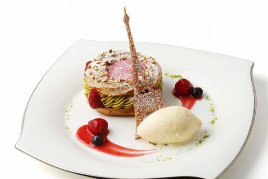 「ルーヴル美術館展」開催記念メニュー、パリの夕暮れを再現した「とらや」