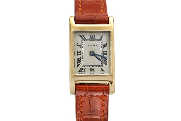 カルティエの腕時計「タンク」の貴重なヴィンテージモデル、コム デ ギャルソン青山店で展示販売