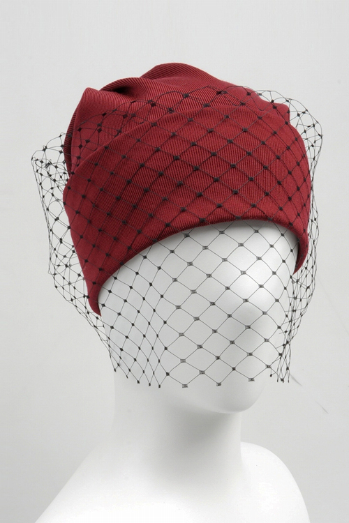 2012年春夏コレクションで登場したジル・サンダー×スティーブン・ジョーンズの帽子のオンライン限定色発売