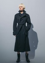 Y’sの本格派レインコート - 布製傘の基準をクリアする素材を使用、トレンチコート＆フード付きコート｜写真2