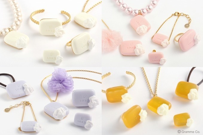 Q-pot.「天然ソープ」モチーフのもこもこ泡つきアクセサリー、ソープが浮かんだスムージーも
