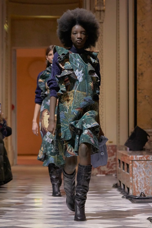 36 37 KENZO 2018 19