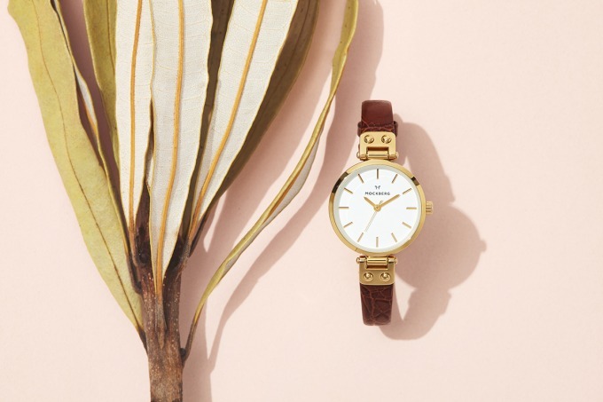 スウェーデン時計ブランド「モックバーグ」アメリカンラグシーとのコラボウォッチ、型押しレザーベルト | 写真