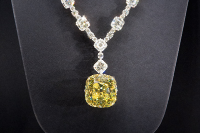 オードリー・ヘップバーンも着用した伝説の「ティファニー ダイヤモンド」が初来日、銀座で一般公開も