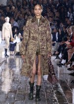 ディオール 2019年リゾートコレクション - 女性騎士が纏う、愛に満ちた“トワル ド ジュイ”｜写真1