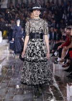 ディオール 2019年リゾートコレクション - 女性騎士が纏う、愛に満ちた“トワル ド ジュイ”｜写真9