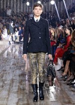 ディオール 2019年リゾートコレクション - 女性騎士が纏う、愛に満ちた“トワル ド ジュイ”｜写真18