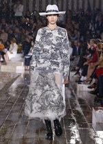 ディオール 2019年リゾートコレクション - 女性騎士が纏う、愛に満ちた“トワル ド ジュイ”｜写真35