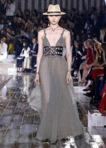 ディオール 2019年リゾートコレクション - 女性騎士が纏う、愛に満ちた“トワル ド ジュイ”｜写真44