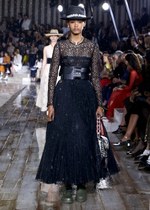 ディオール 2019年リゾートコレクション - 女性騎士が纏う、愛に満ちた“トワル ド ジュイ”｜写真68