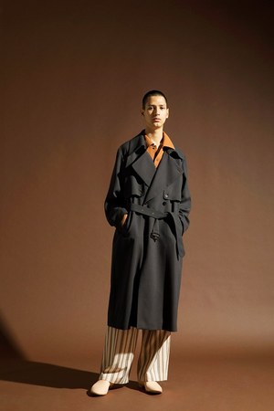 エトセンス 2018-19年秋冬コレクション - 布地に内在する自然の価値を生かす“侘錆”の精神｜写真2