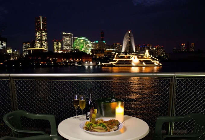 ハイボール｜横浜港大さん橋国際客船ターミナルに初のビアガーデンが期間限定オープン