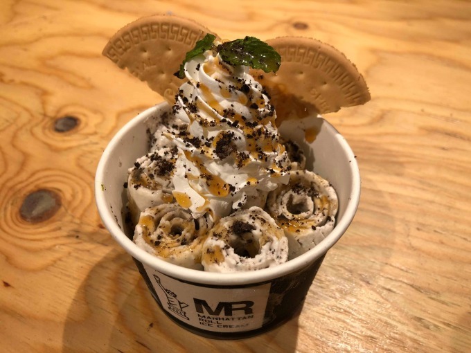 ロールアイス専門店「マンハッタンロールアイスクリーム」が