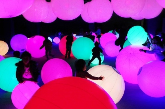 「チームラボ 学ぶ！未来の遊園地」