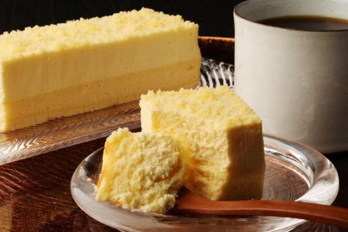 クリオロ新作チーズケーキ「レア・ベイクド・フロマージュ」10分で2000本売れたチーズケーキが2層に | 写真