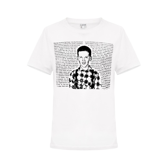 ロエベの限定版Tシャツ - 米芸術家デイヴィッド・ヴォイナロビッチの4作品をプリント｜写真1