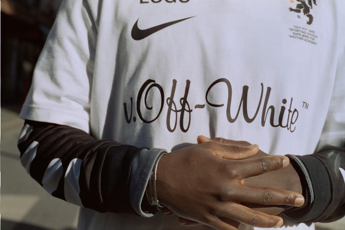ナイキ×オフ-ホワイトのヴァージル アブロー、サッカー愛を表現したコラボスニーカー＆ウェア｜写真17