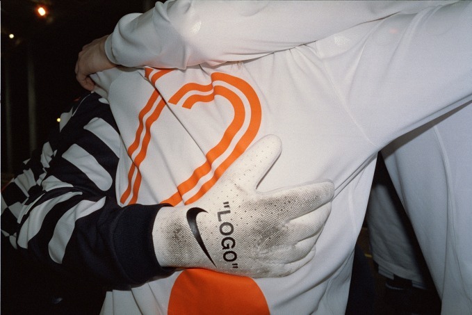 ナイキ×オフ-ホワイトのヴァージル アブロー、サッカー愛を表現したコラボスニーカー＆ウェア｜写真22