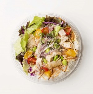 ハワイ発“ポケ”専門店「ポケズ フィッシュ マーケット」恵比寿に、海鮮切り身に野菜とソースを合わせて｜写真7