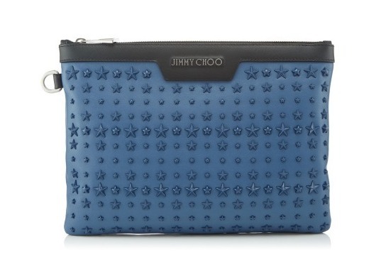 ジミー チュウ新作メンズアイテム - スタースタッズを配したブルー＆ホワイトの財布やクラッチなど