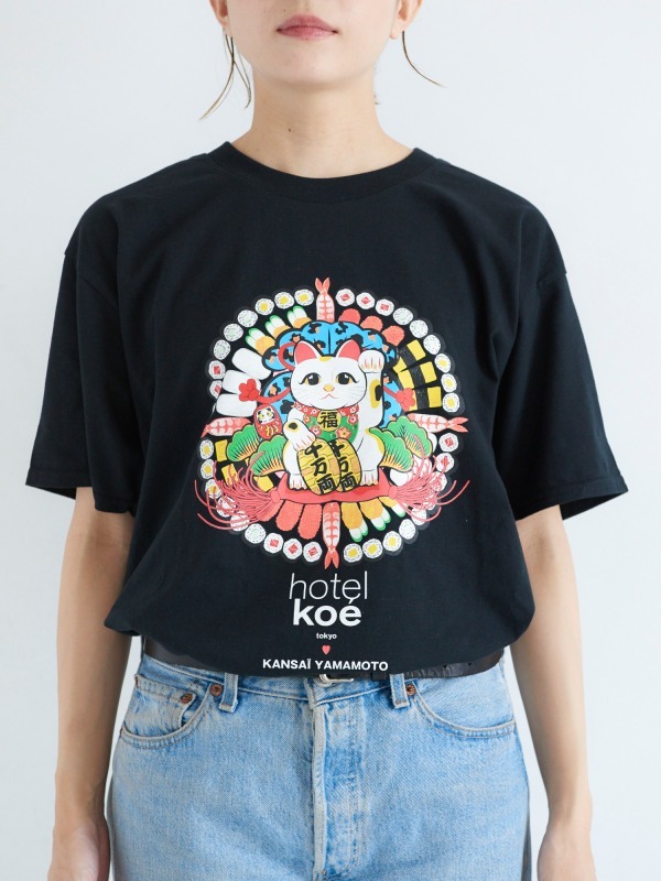 コエ×山本寛斎のコラボTシャツ - 御輿やおかめ、招き猫をデザインしたユニークな1着｜写真5