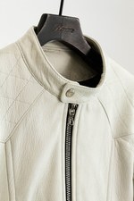 ロエン×バックボーンのコラボライダースジャケット、サイドレースアップやオリジナル柄の裏地｜写真9