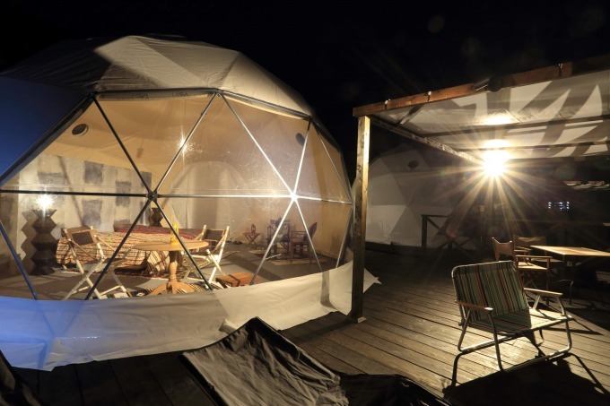京都丹後に体験型リゾート施設「シエナヒルズ」誕生、完全プライベート空間のヴィラや近未来型テント｜写真1