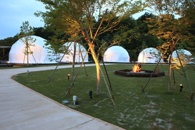 京都丹後に体験型リゾート施設「シエナヒルズ」誕生、完全プライベート空間のヴィラや近未来型テント｜写真11