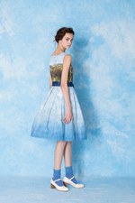 ジェーンマープルより“印象派絵画”プリントの新作ワンピースやカーディガン、青空とピンクの空を背景に｜写真23