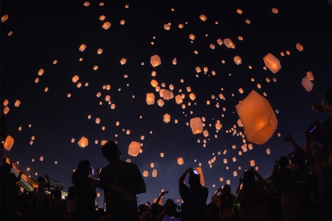 「大阪七夕スカイランタン祭り」が大阪・淀川で、日本最大級の約6,000個のランタンが夜空に｜写真1